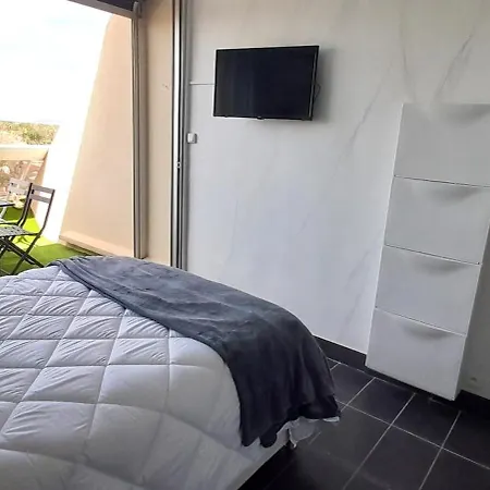 18, Heliopolis L Au Village Naturiste Агд
